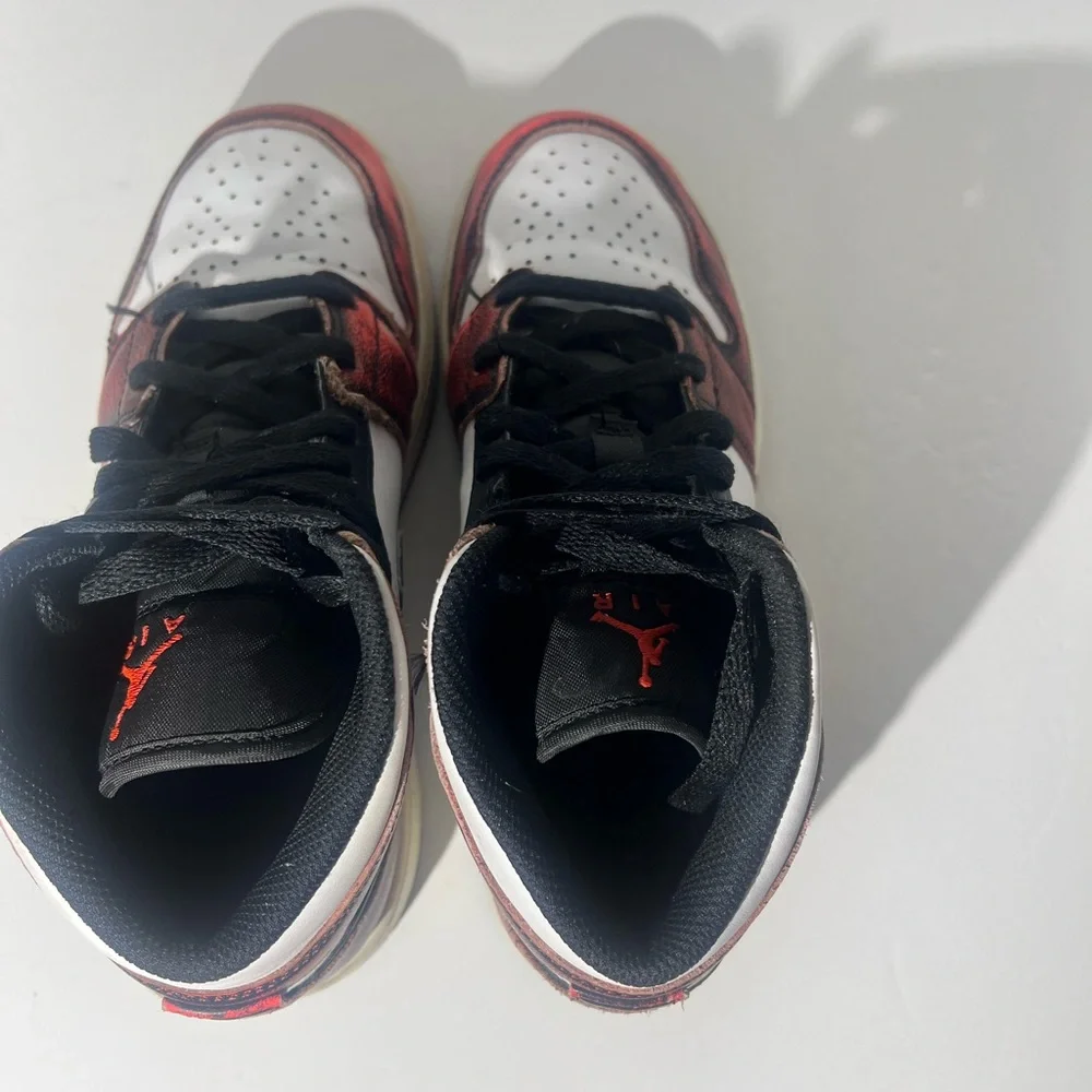 Nike Air Jordan 1 Mid Chicago Wear Away Infrared Blk FB0568-006‎ Size 5Y